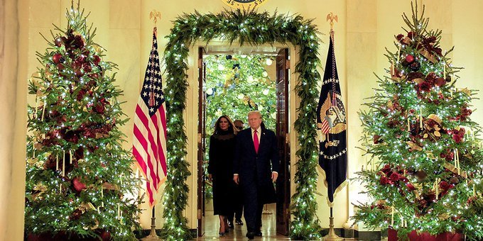 Trump Grants Federal Workers Five-Day Holiday Break for Christmas