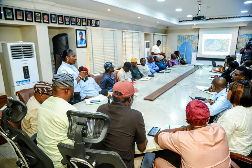 Obalende Yellow Bus Park