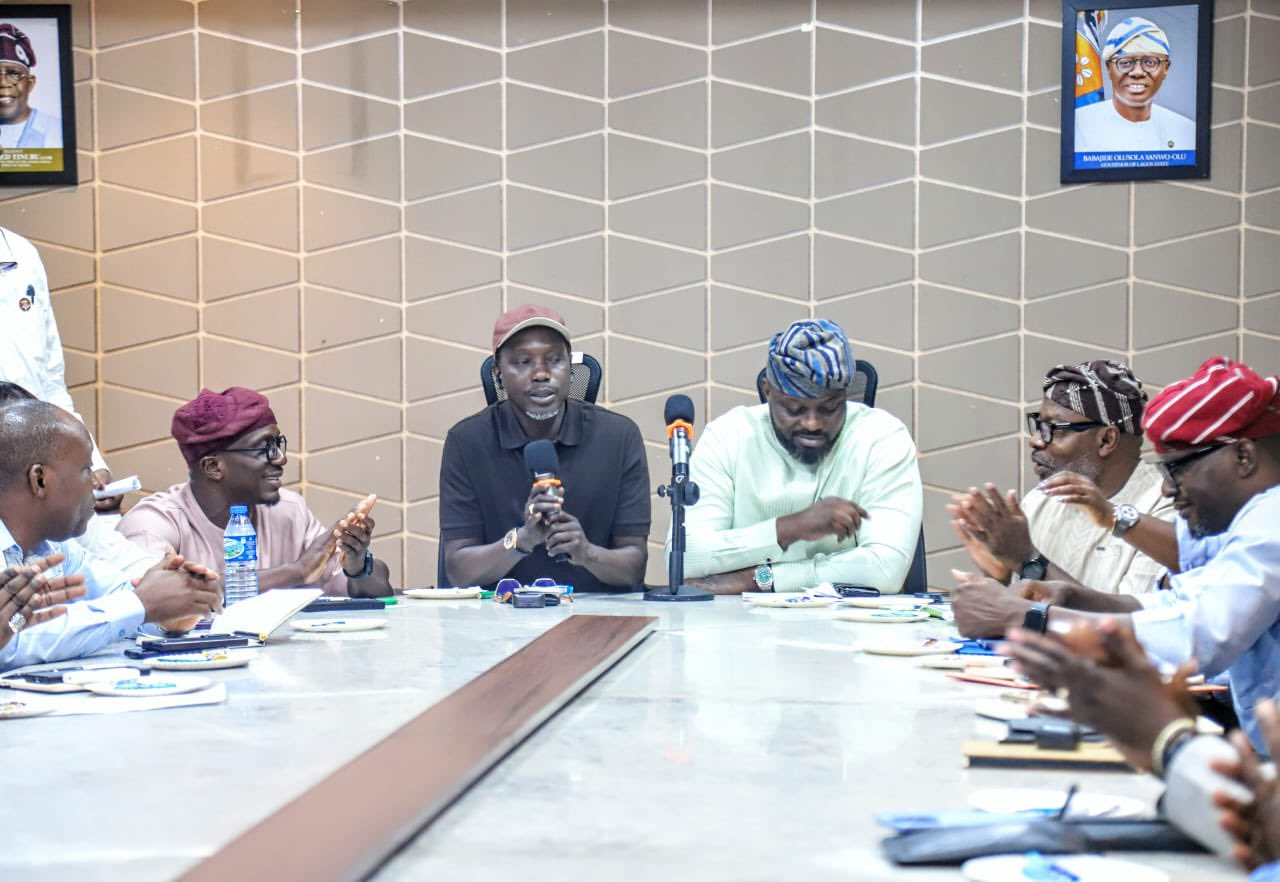 Obalende Yellow Bus Park