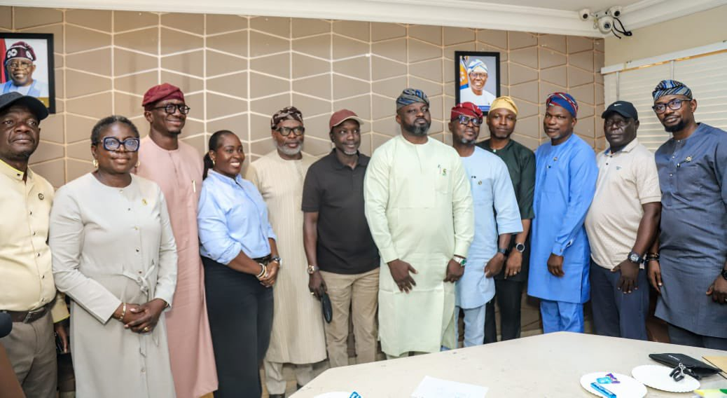 Obalende Yellow Bus Park